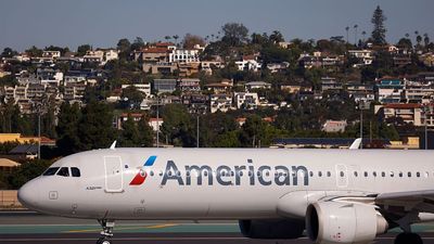 Miami-based pilot reveals what he actually makes at American Airlines, and people can’t believe it’s legal