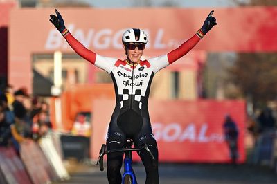 UCI Cyclo-cross World Cup Gavere: unstoppable Lucinda Brand continues to rule supreme as Fouquenet impresses again