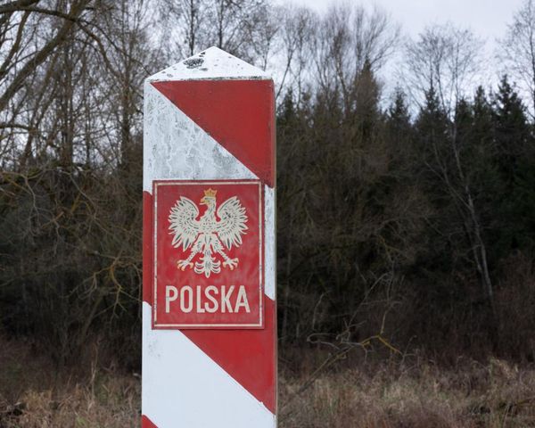 Poland preparing €2bn anti-drone fortifications along its eastern border amid Russian threat