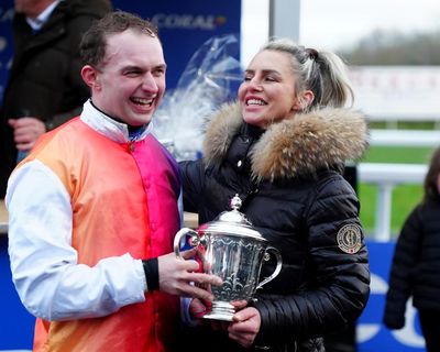 Bowen and Curtis bag famous home win in Welsh National with Haiti Couleurs