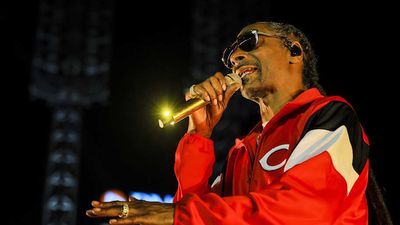 Snoop Dogg Dives to Catch a Live Kickoff During His Namesake Bowl Game