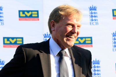 Former England and Glamorgan batter and ECB boss Hugh Morris dies, aged 62