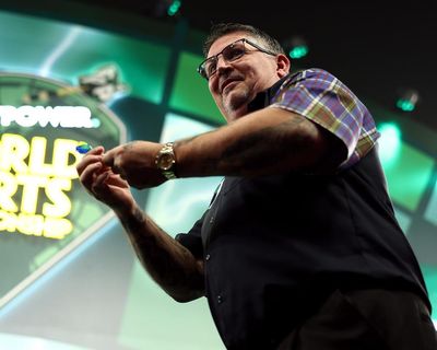 Humphries given almighty scare by Clemens magic at PDC World Championship