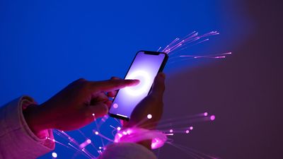 5G vs. public Wi-Fi – is it safer to just use your data in 2026?