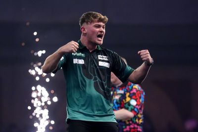 Charlie Manby’s dream World Championship debut continues as he beats Ricky Evans