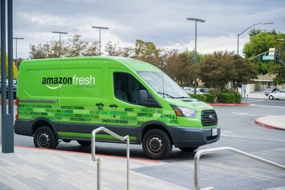 Grocery Delivery Expansion Hits 2300 Towns, Challenging Local Stores