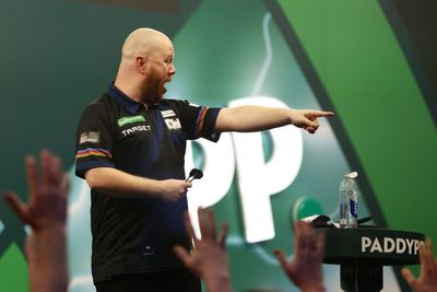 Justin Hood sets new record as dream World Darts Championship debut continues