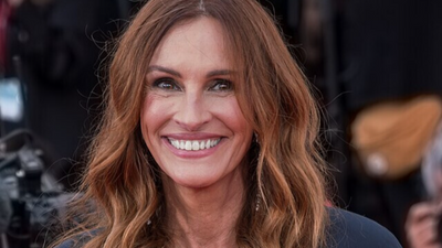 Julia Roberts Delivers Cheeky Confession During Award Win With Luca Guadagnino