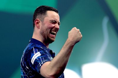 Luke Humphries keen for improvement despite easing into World Darts Championship quarter-finals