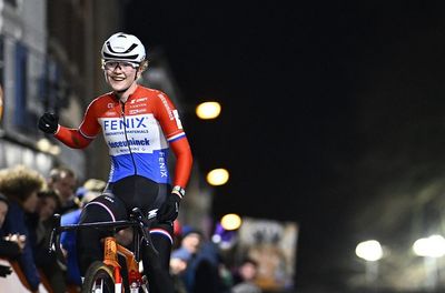 Superprestige Diegem: Puck Pieterse secures first win of the cyclo-cross season in popular night race