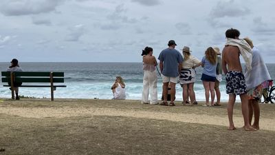 Search for missing teen, man dead after boat capsizes