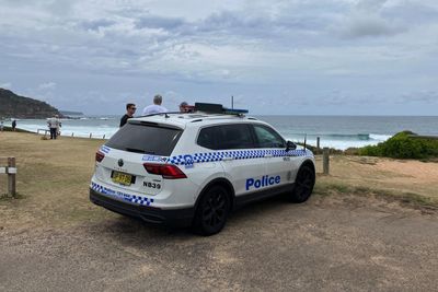 Man dead and teenage boy missing after boat capsizes off northern Sydney beach