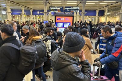 Passengers warned of more delays as Eurostar services resume