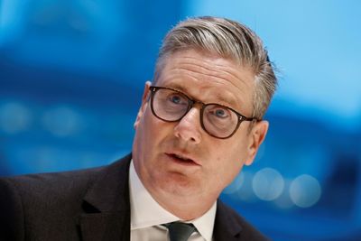 Keir Starmer Faces Leadership Crisis: Why 2026 Could End His Premiership Early