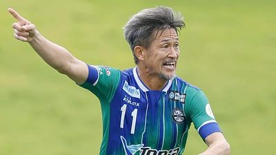 World's oldest professional football player signs for one more season