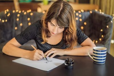 9 “Old School” Manners Boomers Followed That Have Completely Disappeared