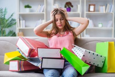 10 Ways Women Avoid Overspending When Feeling Emotionally Drained