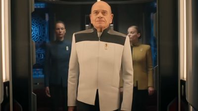 Why Star Trek's Robert Picardo Feels Like He's The 'Yoda' Of The Starfleet Academy (And Why His Hologram Looks Older)