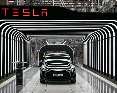 Tesla publishes analyst forecasts suggesting sales set to fall