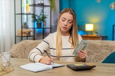 10 Ways Women Strengthen Financial Identity As They Age