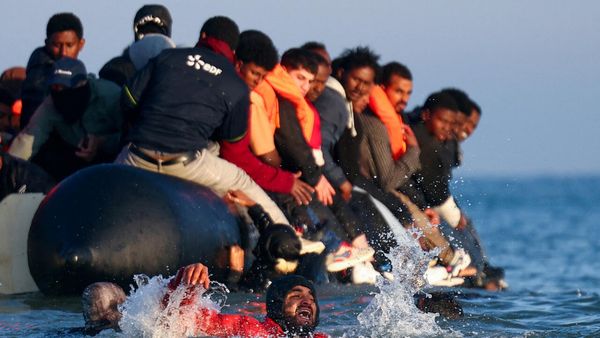 UK struggles to reduce migrant crossings after near-record in 2025