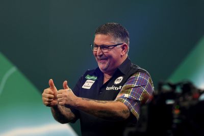 Gary Anderson renaissance continues with return to World Championship last four