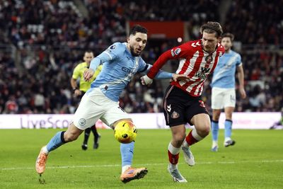 Manchester City held at Sunderland to sit four points adrift of Arsenal