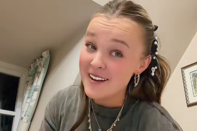 JoJo Siwa kicks off 2026 by changing her name