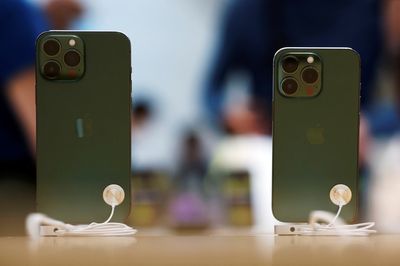 'iPhones PEAKED Here': Viral X Post Rekindles iPhone 13 Pro Nostalgia as iPhone 18 Faces Delay