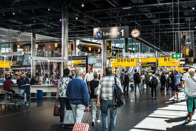 Chaos at Amsterdam airport due to snow and strong winds