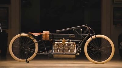 This 100-Year-Old Motorcycle Is Basically A Bicycle With A V8 Engine That Did 137 MPH