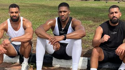 Anthony Joshua Injury Update: 'Heavy Hearted' Boxer Pays Respects to Late Pals Before UK Repatriation