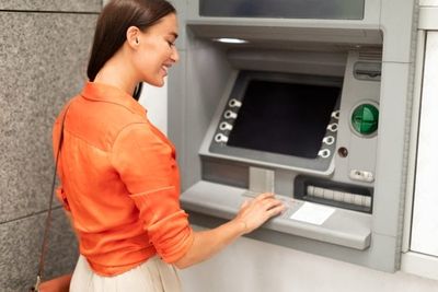 Bank Tellers Warn: 5 Reasons We Are Flagging Your Cash Withdrawals in 2026