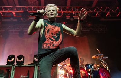 Deryck Whibley reveals his body is 'operating 8 years younger than my actual age' after nearly dying