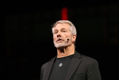 Michael Saylor’s Strategy flirts again with the danger threshold at which his company is worth less than his Bitcoin