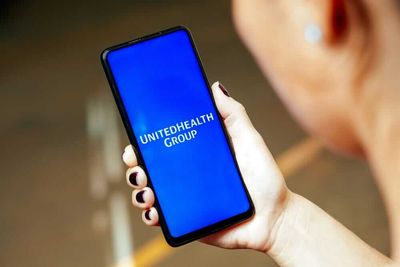 Is UnitedHealth Stock a Buy, Sell, or Hold for January 2026?