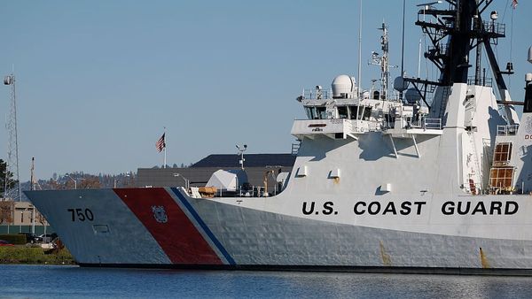 Oil tanker fleeing U.S. forces goes completely dark, but not before the crew pulled a stunt that could spark an international incident