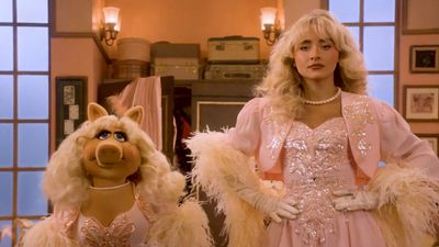 The Muppet Show Reboot Trailer Is Here Ft. Sabrina Carpenter & Miss Piggy Teaming Up