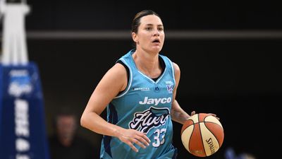 Flyers stomp struggling rivals to claim three straight