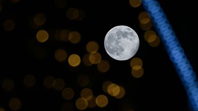 How to see the Wolf Moon supermoon - the first full moon of 2026