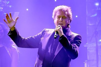 Barry Manilow shares hopeful update after lung cancer diagnosis