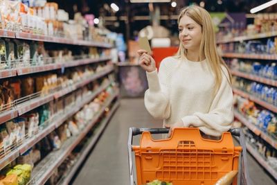 Stores Are Offering Deeper Discounts Late in the Evening