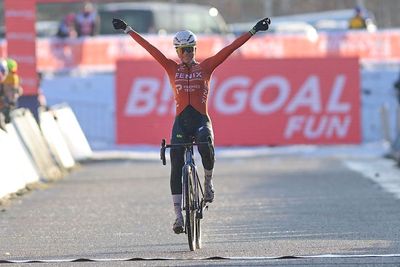 UCI Cyclo-cross World Cup Zonhoven: Ceylin Del Carmen Alvarado triumphs in the ice and snow