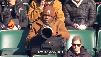Myles Garrett's Dad Used Fanciest Camera to Capture Browns Star's Sack Record