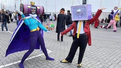 'Fine, I'll do it myself': Cybertsu had never seen a King of All Cosmos cosplay, so decided to pull off one of the most elaborate headpiece designs, and it's the best I've ever seen