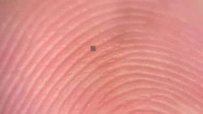 This autonomous solar-powered robot costs 1p, is smaller than a grain of salt, and communicates through 'wiggles of a little dance'