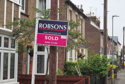 Will 2026 be a good year to buy or sell a home? The experts weigh in