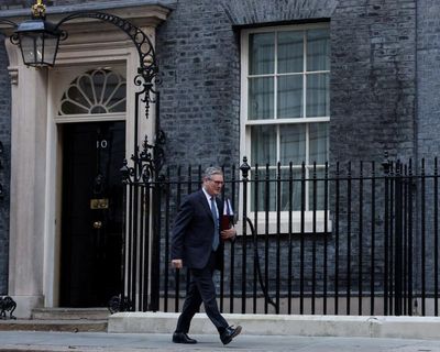 No 10 suggests UK would not vote for UN security council resolution condemning US arrest of Maduro – as it happened