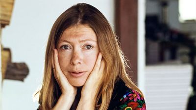 The Perennially Popular Gallery Wall Technique, Seen in Joan Didion’s 1976 Living Room, Proves That Some Features Can Stay Stylish for 50 Years