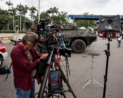 Venezuela detains journalists and seizes communication devices after Maduro’s removal